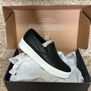 Naturalizer Slip-On Sneakers (7)